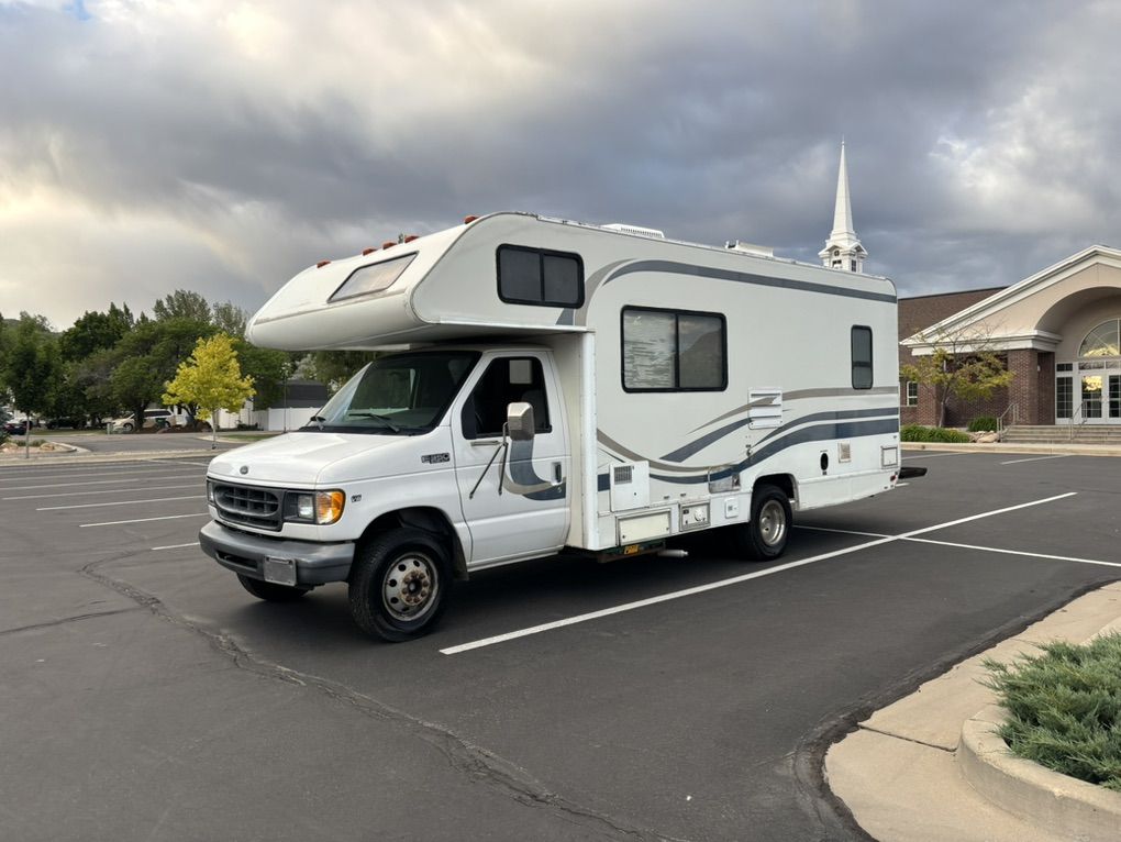 2000 Tioga 24 Foot Sleeps Up To 6