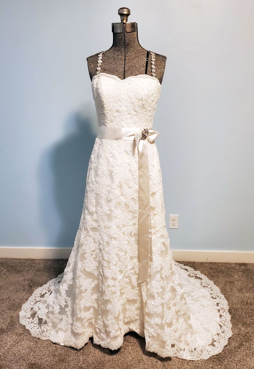 Maggie Sottero Ivory Lace Wedding Dress Size 6 Corset Back with Belt and Veil