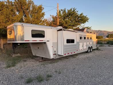 2015 Logan Coach 4 Horse Living Quarters Trailer