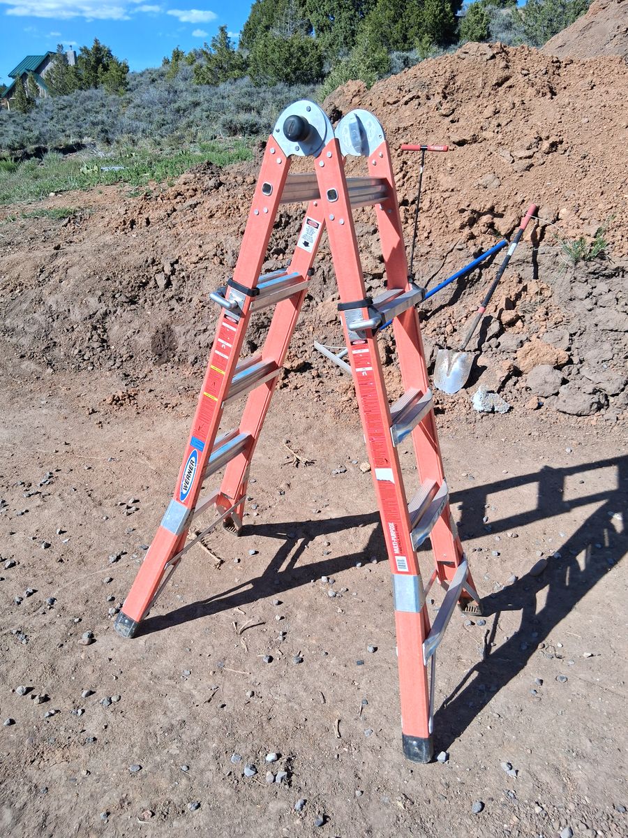 Werner 18ft. Reach height multi position fiberglass pro ladder w/300 lb. Load capacity