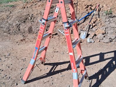 Werner 18ft. Reach height multi position fiberglass pro ladder w/300 lb. Load capacity