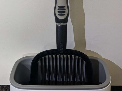 Gray Large Metal Cat Litter Scooper & White Scoop Holder