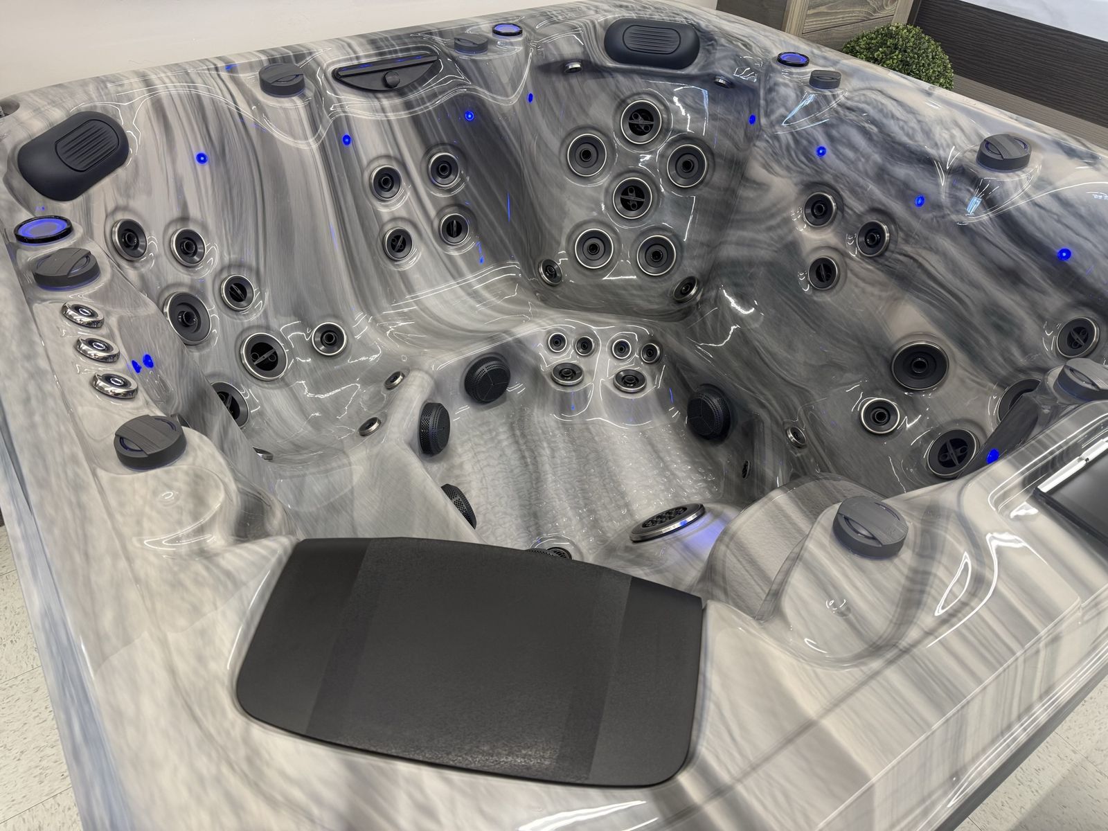 Main image 3