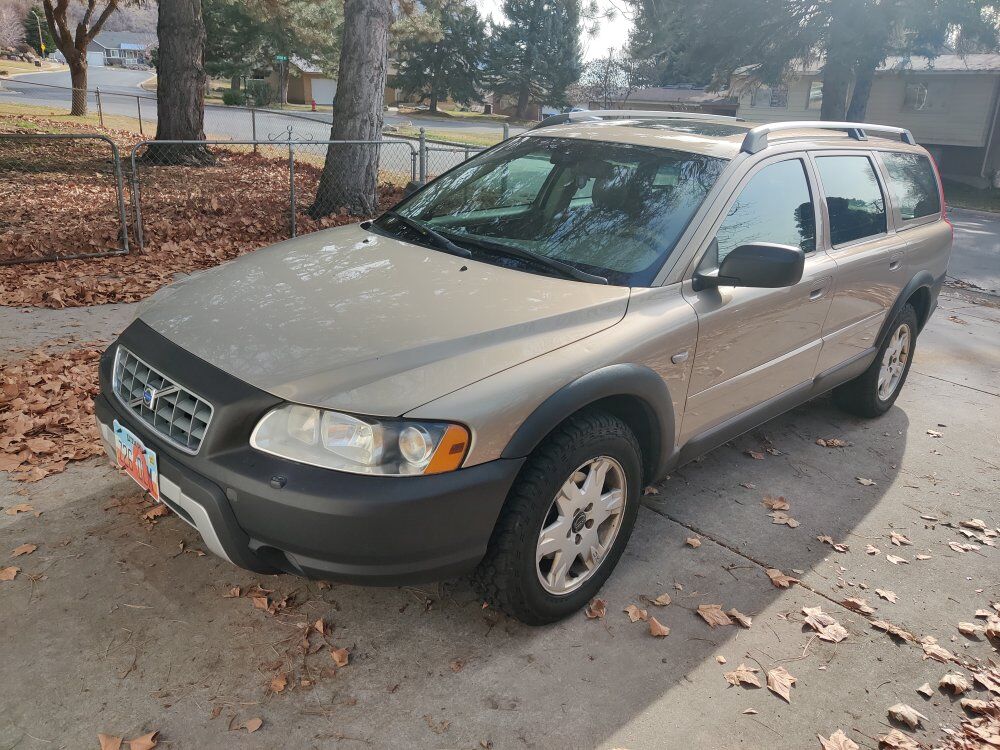 2005 VOLVO XC70 Base