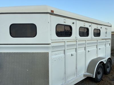 Circle J three horse slant trailer