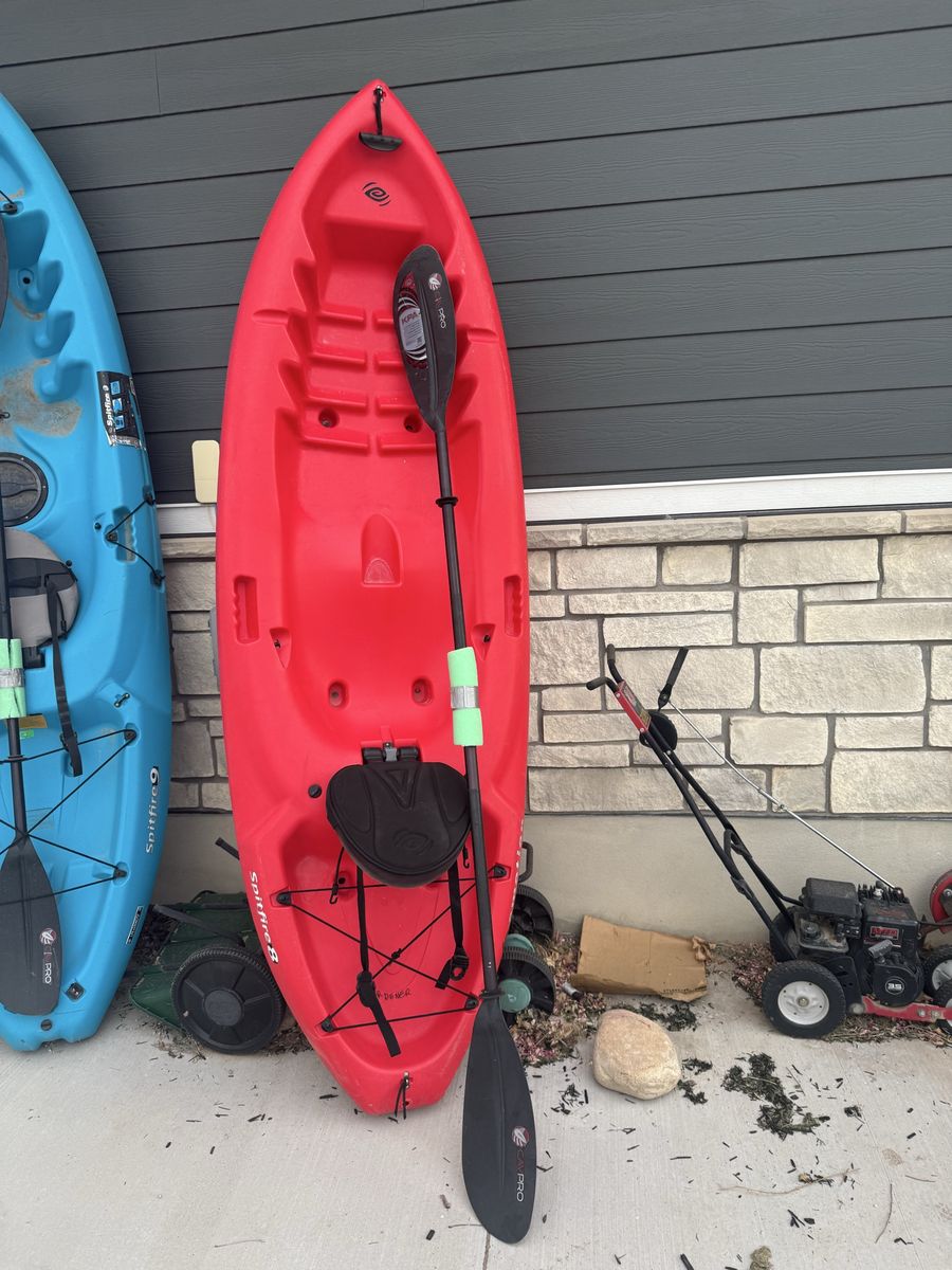 Perception Swifty 9.5 & Pelican Spitfire 9 Kayaks with Paddles - Red & Blue