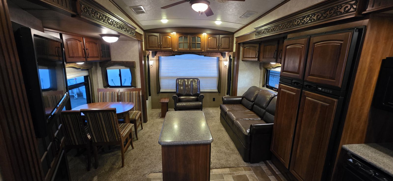 2014 Keystone Montana 36FT 5th Wheel – 3 Slides, 4 Season, King Bed, New Tires