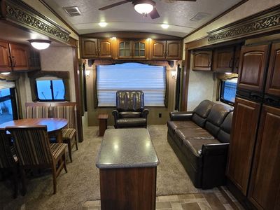 2014 Keystone Montana 36FT 5th Wheel – 3 Slides, 4 Season, King Bed, New Tires