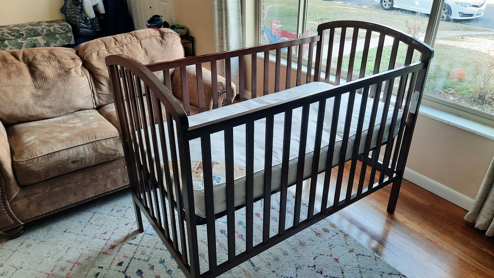 Baby Crib  - Convertible from Bassinette to Toddler Bed