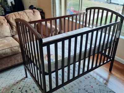 Baby Crib - Convertible from Bassinette to Toddler Bed
