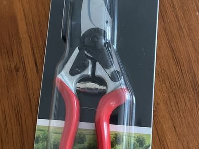 Brand New Felco 6 Compact Pruning Shears – Swiss Made Bypass Pruners