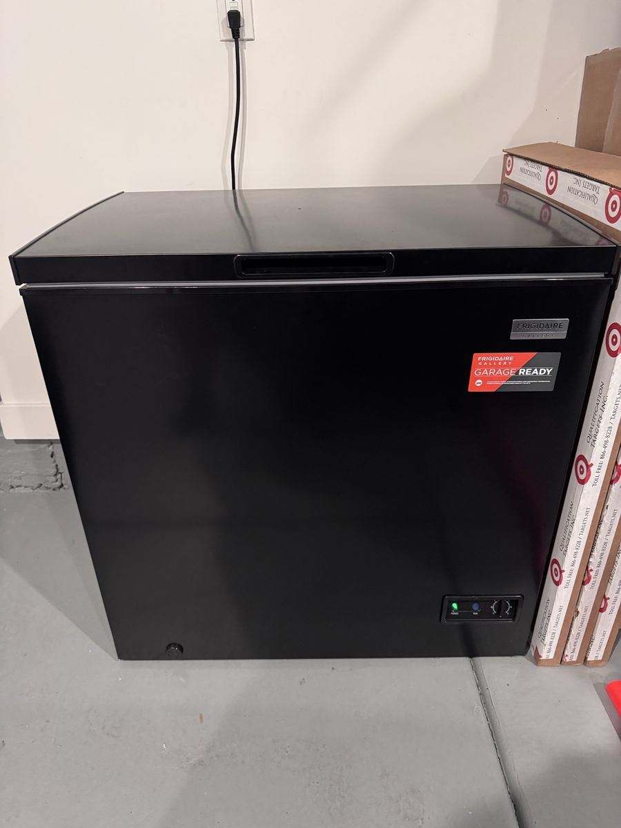 Frigidaire Garage Ready Chest Freezer Black, Excellent Condition