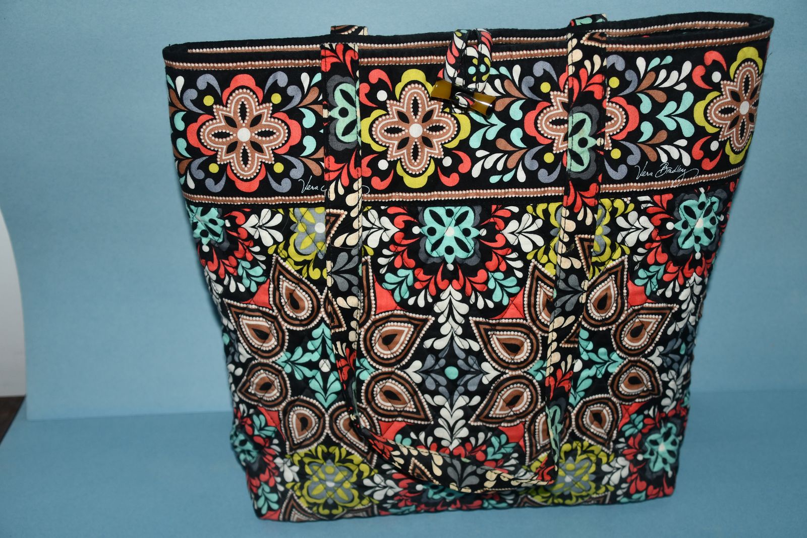 VERA BRADLEY TOTE ~ MULTI-COLOR ~ 14.5" x 4" x 13" ~ TOGGLE CLOSURE ~ 3 OPEN POCKETS ~ CUTE & CLEAN!