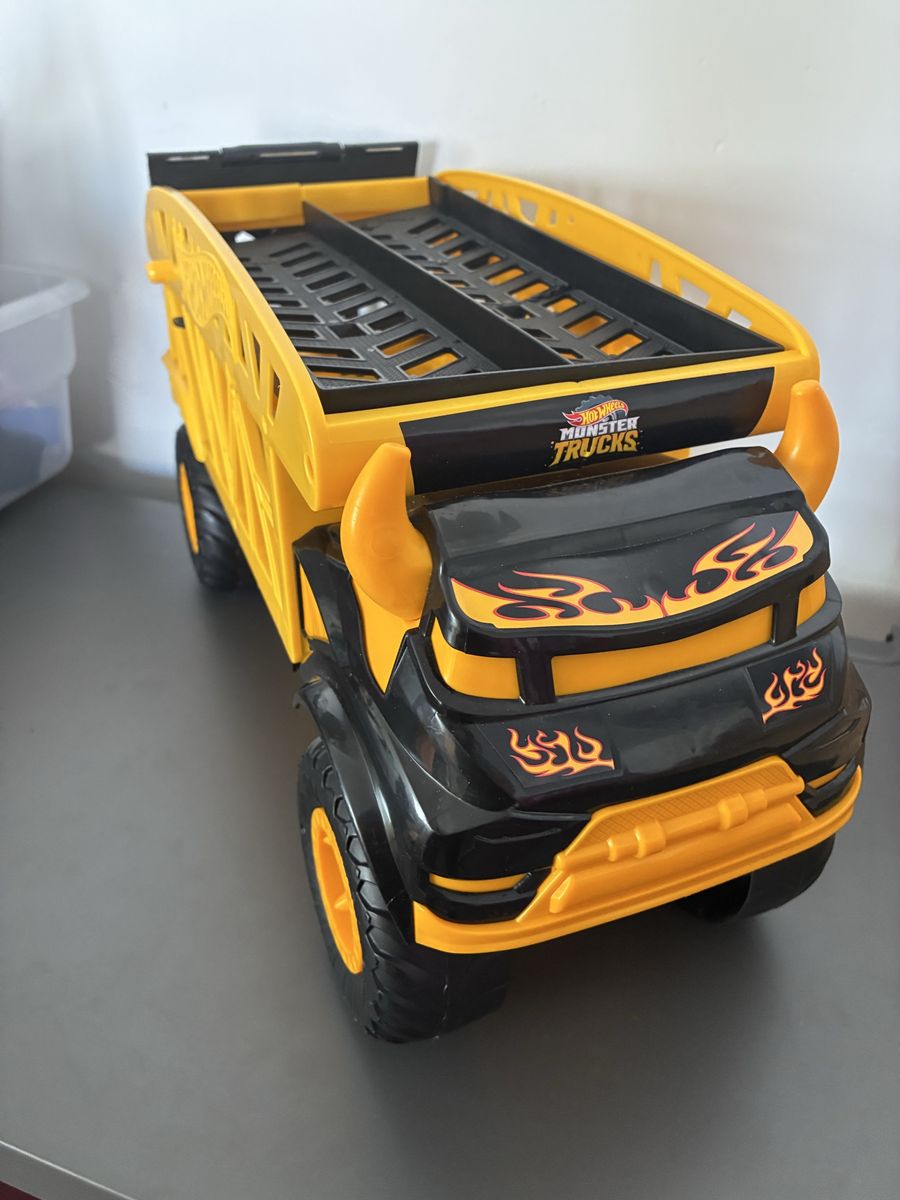 Hot Wheels Monster Truck mover. Transporter Hauler Carrying Case - Yellow/Black