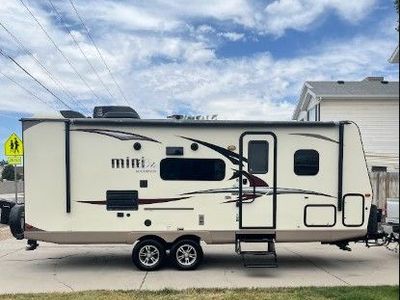 2018 ROCKWOOD MINI LITE - 26 FT - SINGLE OWNER
