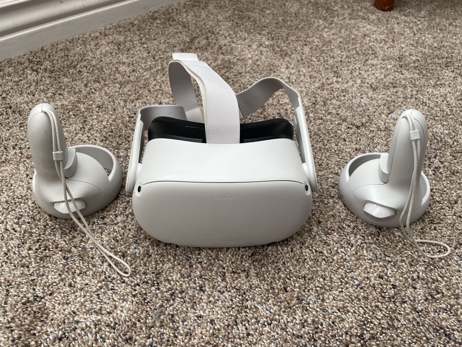 Oculus Quest 2 VR Headset with Touch Controllers