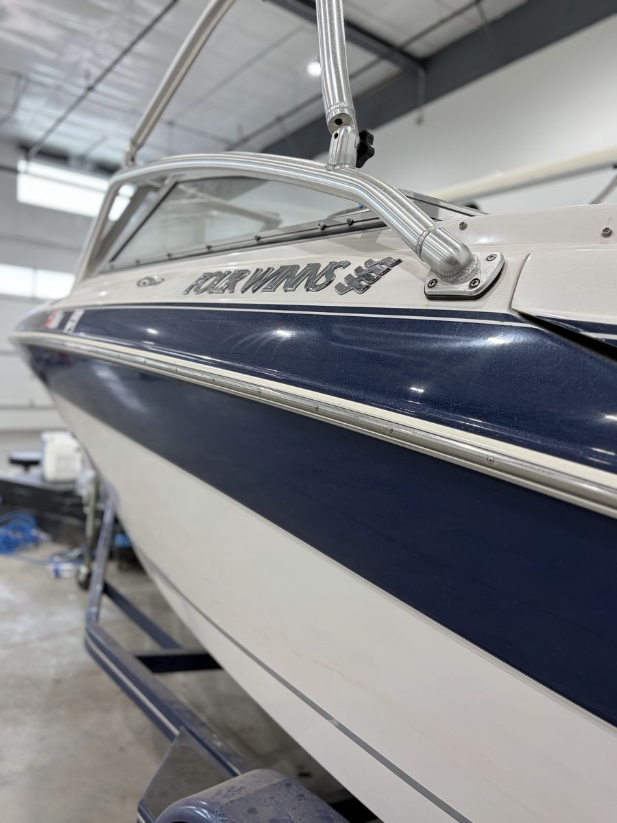 2007 Four Winns Horizon 220
