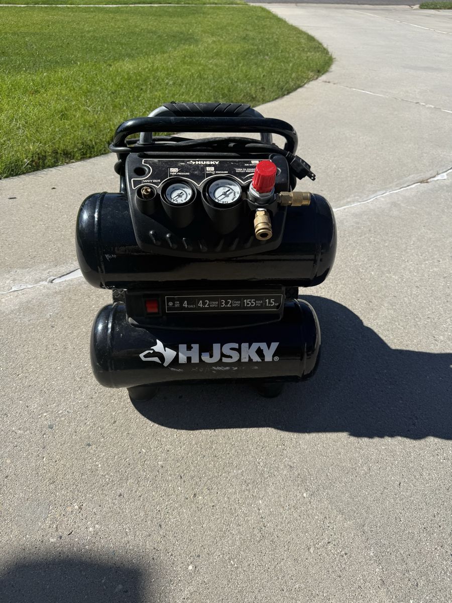 Husky 4 Gallon Portable Electric Air Compressor