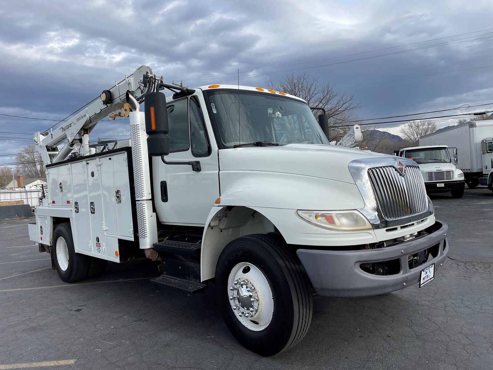 2018 INTERNATIONAL DURASTAR 4300 Mechanic/Service Truck - MAINTANER Body and Crane, Fully Equipped.