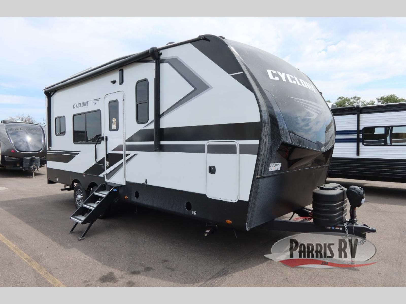 New 2027 Heartland Cyclone 2214