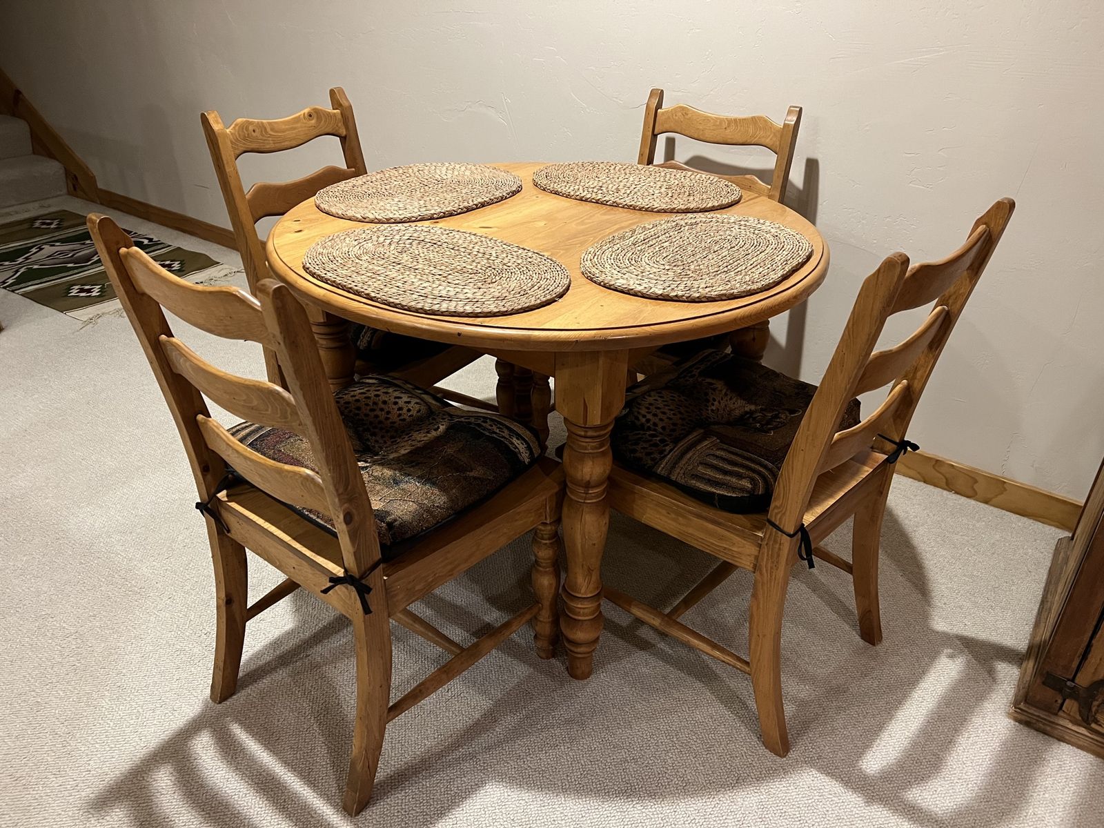 Rustic Solid Wood Round Dining Table Set with 4 Ladder Back Chairs & Cushions