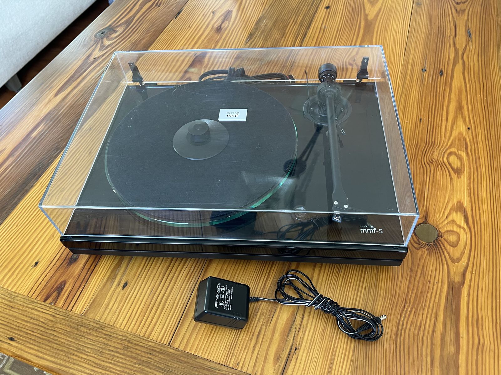 Music Hall MMF-5 Turntable w/New Goldring 1012GX Cartridge