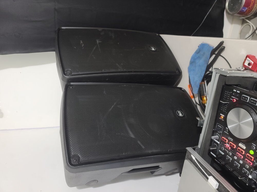 Pair of Rcf powered speakers