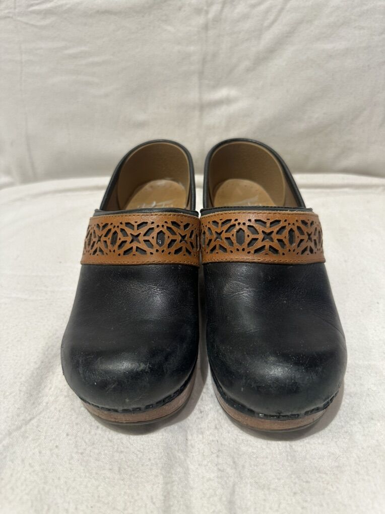 Dansko EU 37 Or Women’s Size 7 Leather Clogs