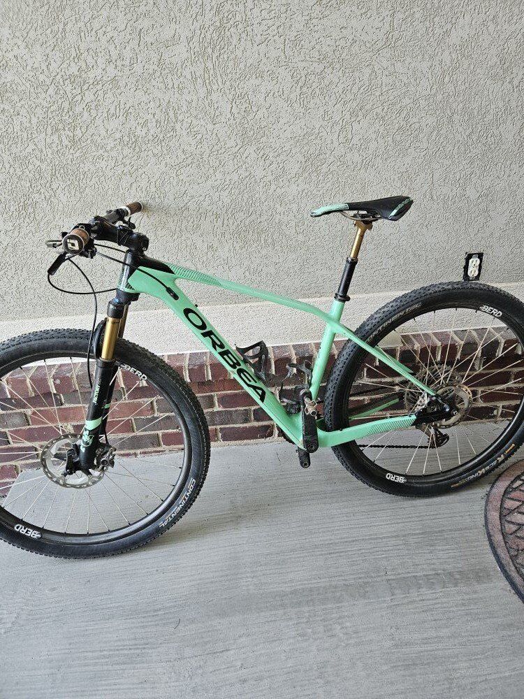 2022 Orbea Alma Medium Race w/Powermeter