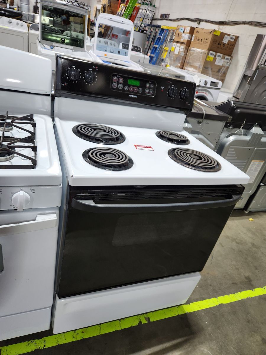 NICE HOTPOINT COIL TOP RANGE! WITH A FULL WARRANTY