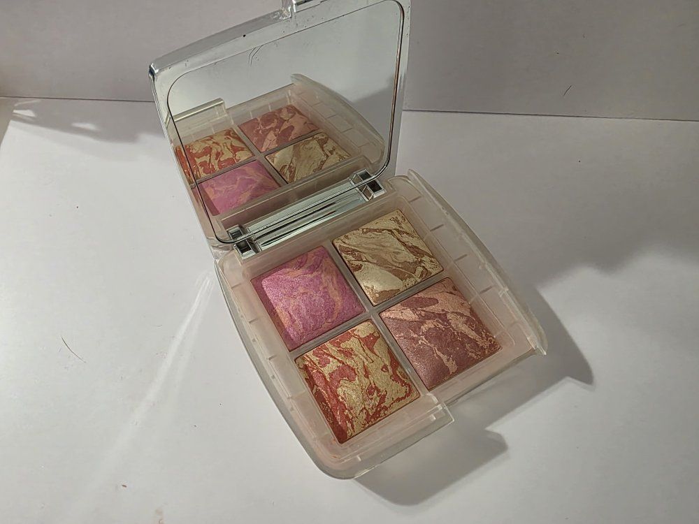 Hourglass Ambient Lighting Blush Quad Ghost Palett
