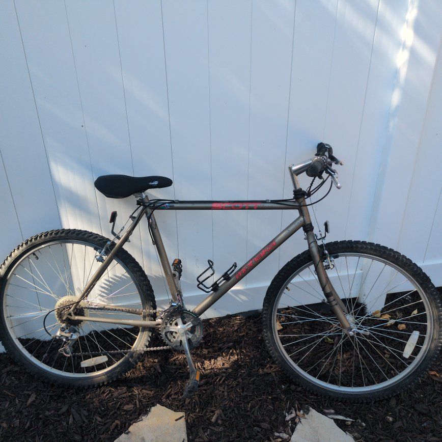 XL Scott Mohaka