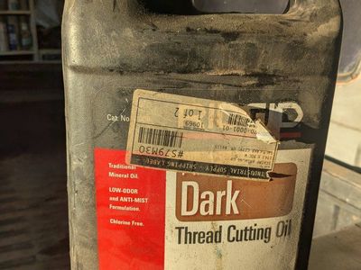 Gallon Ridgid dark pipe thread cutting oil lathe