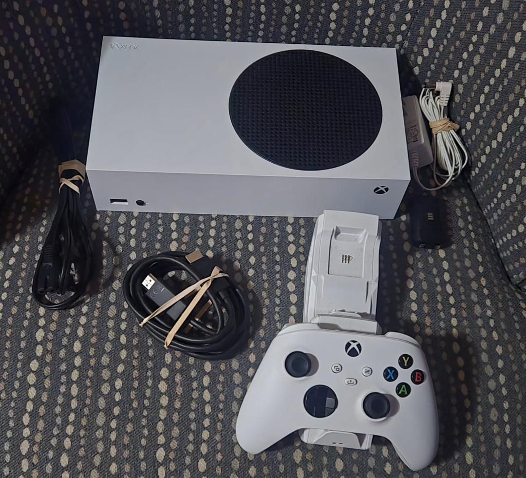 Xbox Series S with 1 controller! Trades considered!
