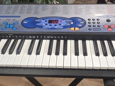 Casio LK-40 Keyboard with stand and power supply