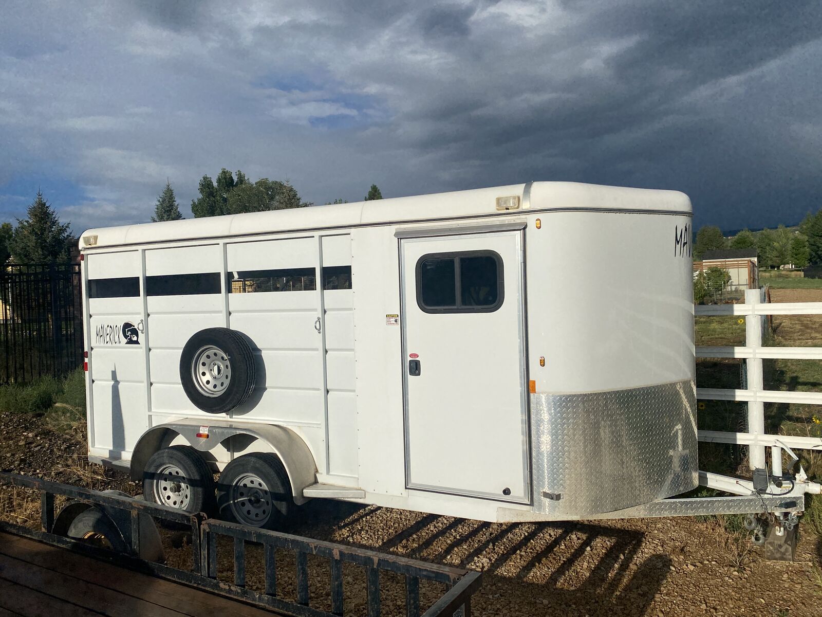 3 Horse Trailer FOR RENT - Bumper Pull