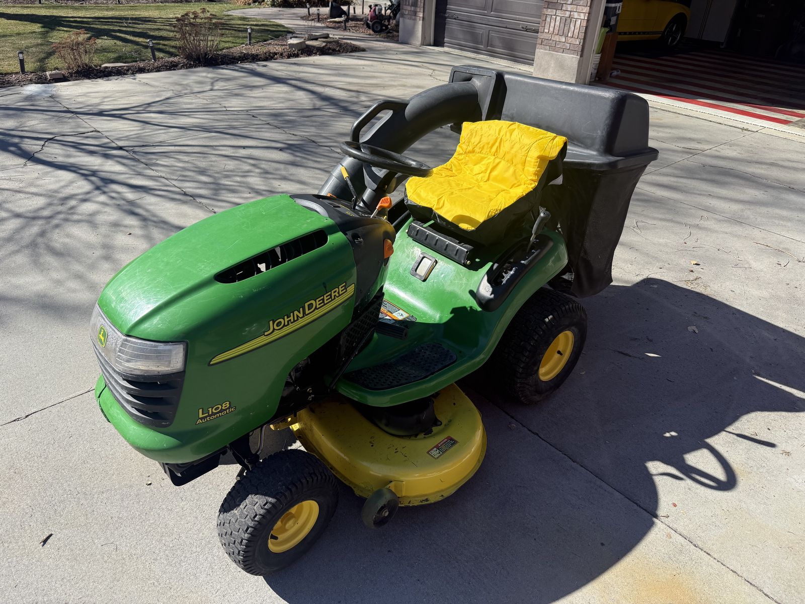 2005 John Deere L108 Riding Mower W/Bagger