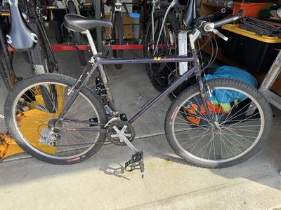 Small to Medium 26” 21 speed Jamis Ukiah