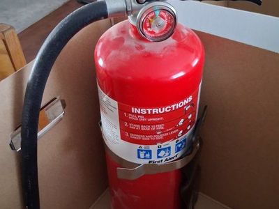 First Alert Heavy Duty Rechargeable Fire Extinguisher.Visual Status AssessmentPressure