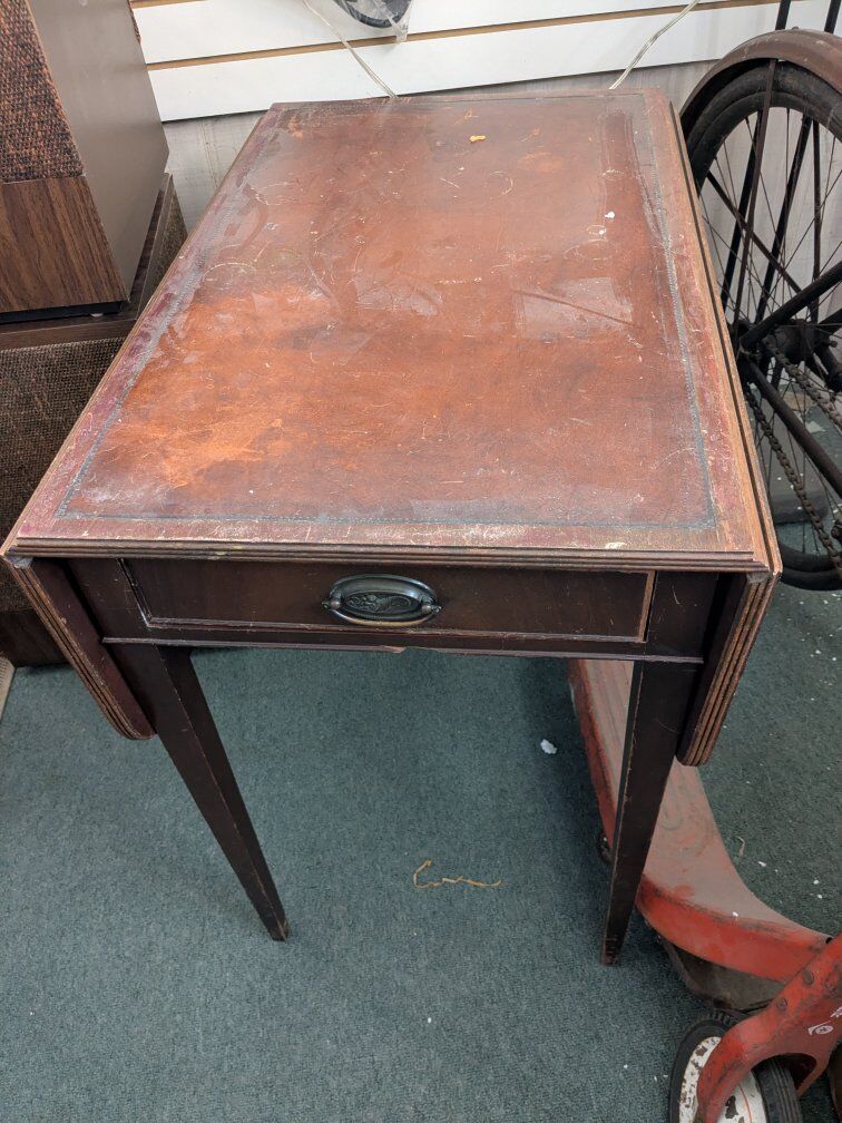 Antique Mahogany Lammert's of St Louis Drop Leaf T