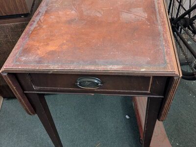 Antique Mahogany Lammert's of St Louis Drop Leaf T