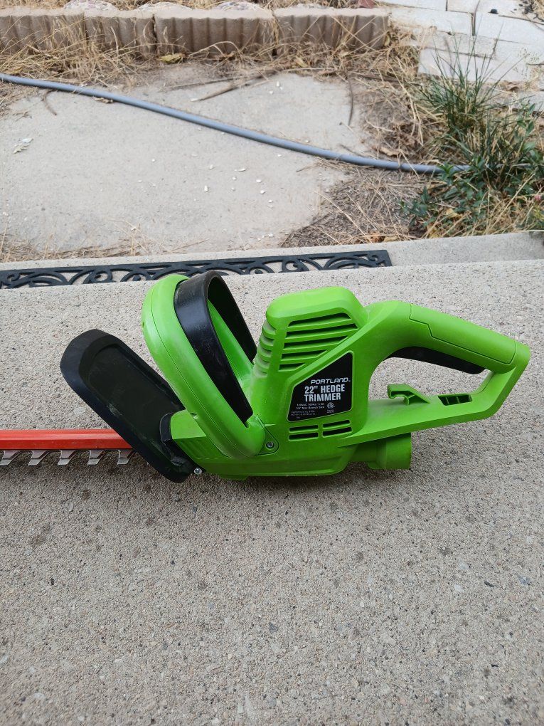 Hedge trimmer 