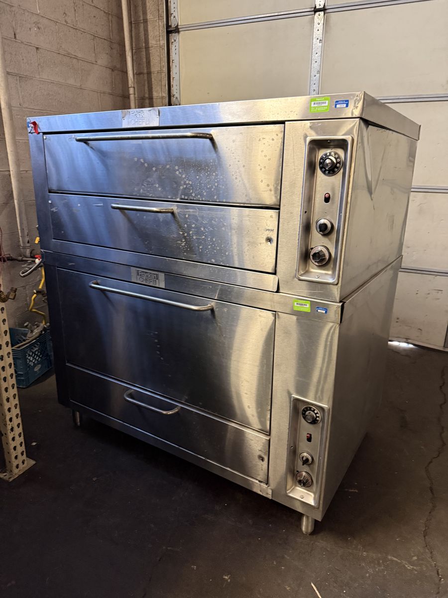 Used Franklin Chef Double Stack natural gas  Pizza oven In great condition