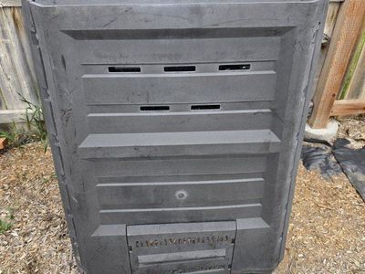 Compost bin