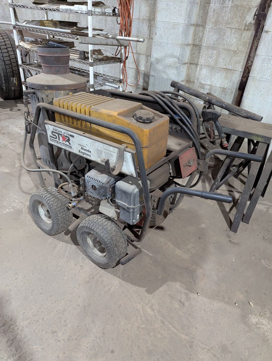 NorthStar Hot Water / Wet Steam Pressure Washer (Honda Engine)