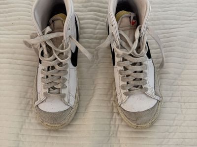 Nike Blazer Mid '77 Vintage White Black Youth High Top Sneakers, Size US 7