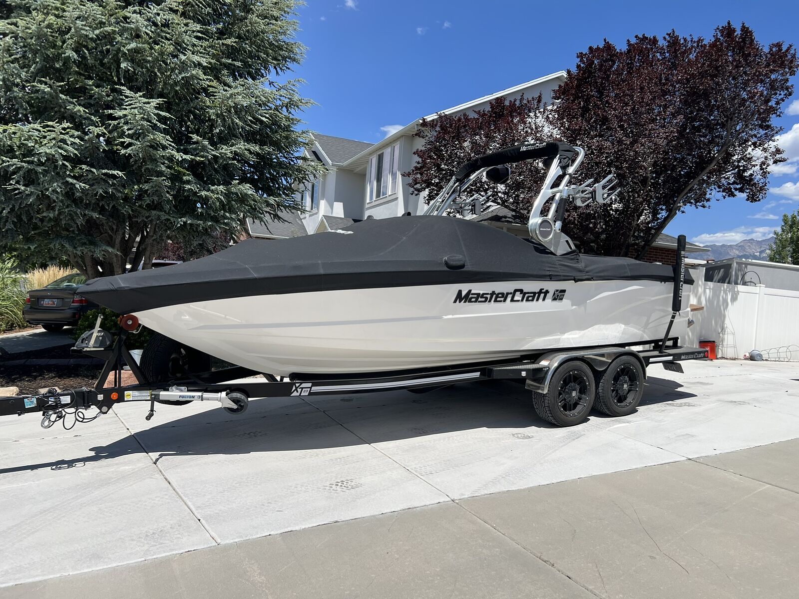 2018 MasterCraft XT23 (Wakeboard and Surf, Boat)
