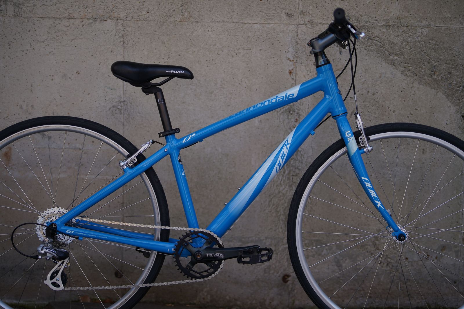 2012 Cannondale Quick 6 - Light Weight Hybrid Bike - Size Small