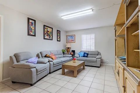 Main image 7