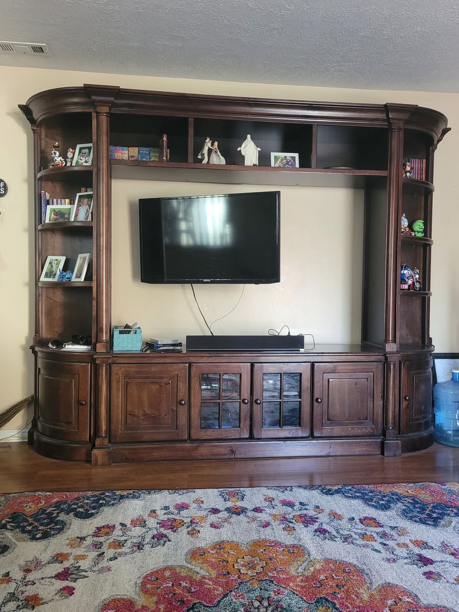 Entertainment center